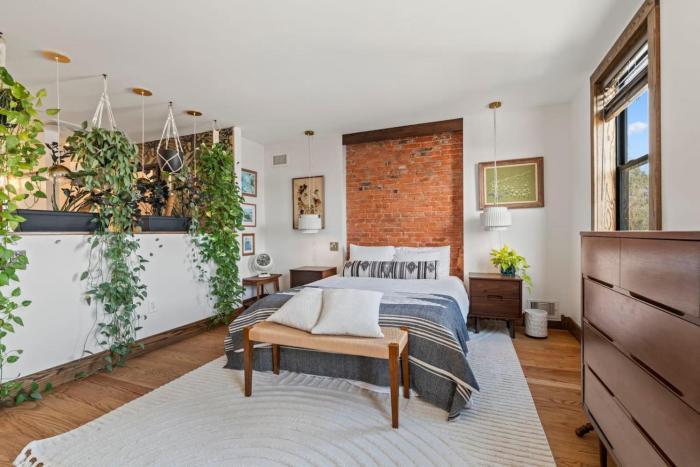 Trendy Fishtown with Spacious Backyard and Walking Distance to Bars and Cafes