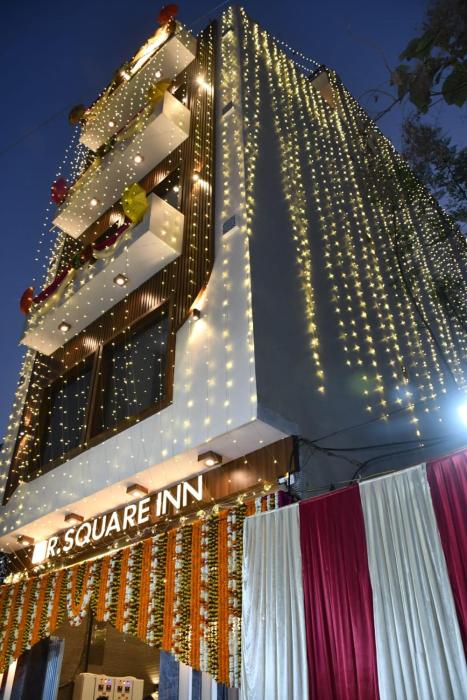 r square inn