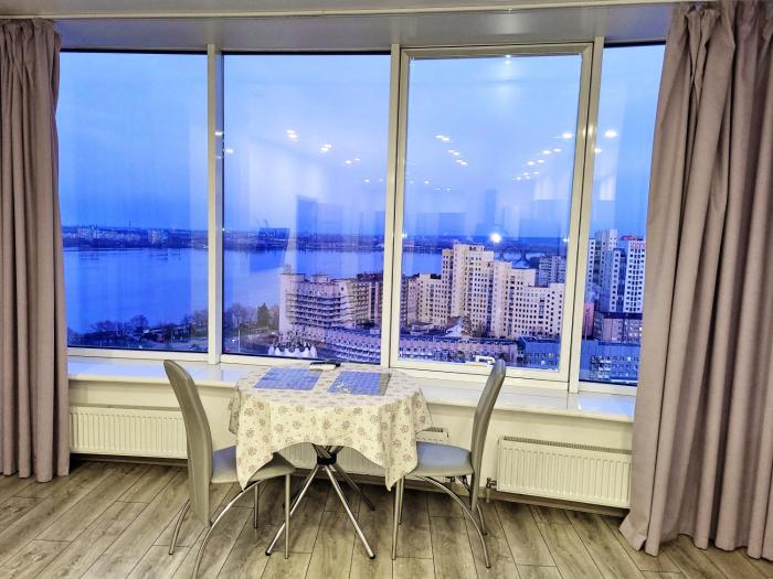 Апартаменты Sky в Мост Сити, 2 комнаты, Вид на реку, Балкон, Новый дом