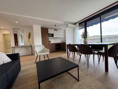 Central 2 chambres lit king size 180x200 Clim