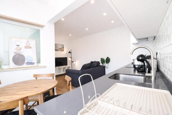 Lisbon 2 Bedroom Flat with AC and Elevator