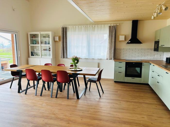 Große, familienfreundliche Galerie-Wohnung