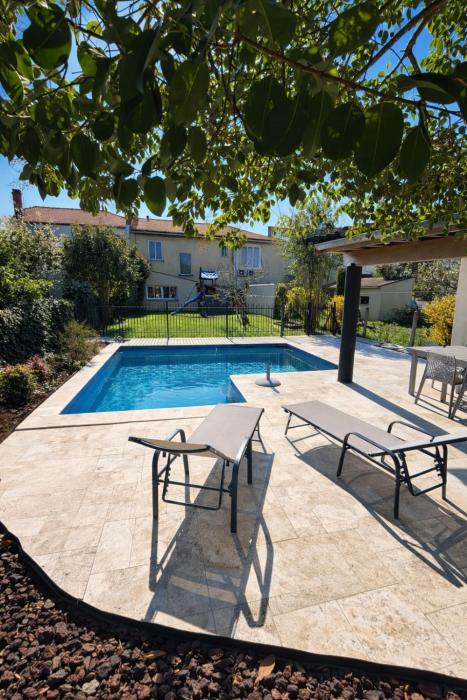 Maison de ville avec piscine, 9 personnes