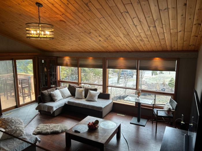Chalet Style, Lakeview Cottage