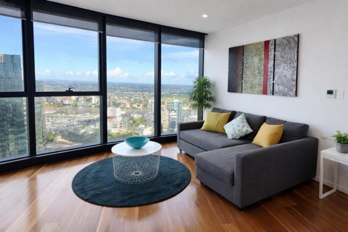 Sky-High Luxury on 50th Floor Breathtaking Views by Stylish Stays