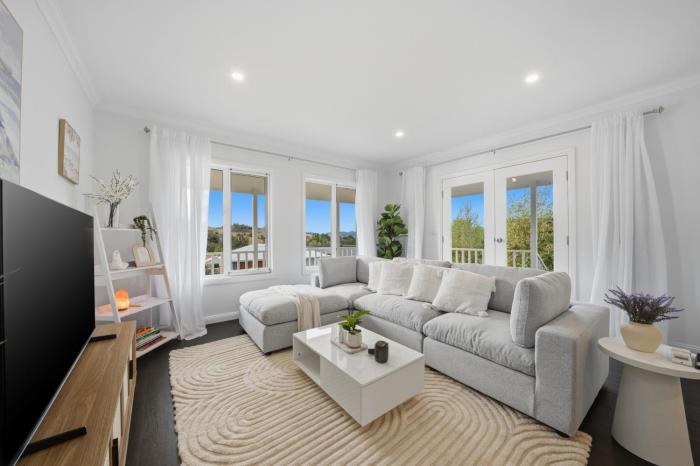 Spacious 4BR Home Near Hobart Airport Perfect for Families