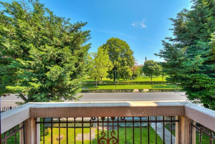 Casa Lia 2BR for 4 in Desenzano | Parking & AC - Happy Rentals