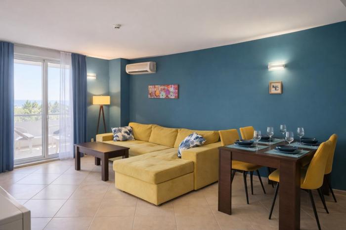 Sunny Apartment w Pool • 5 min to Beach