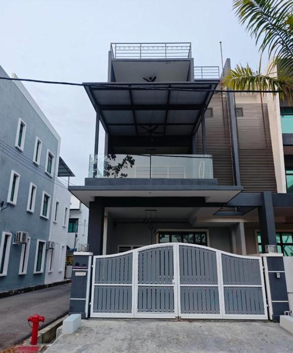 Melaka 9km jonker street,12pax sea view 3storey house