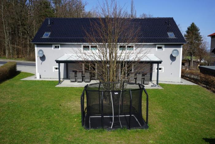 Ferienhaus Bimmelbahn- Familienferienhaus 100 m am Dampflokbahnhof Sauna Trampolin Spielezimmer