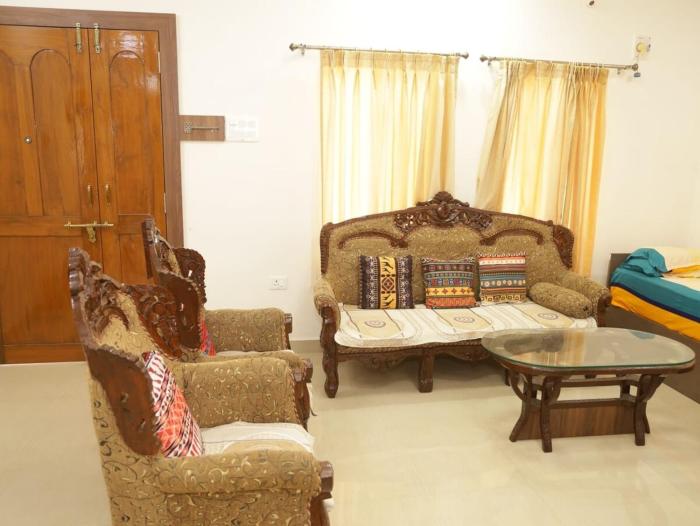 Swamys Nest Peaceful & Spacious 2BHK Family Homestay with Parking in Bhopal