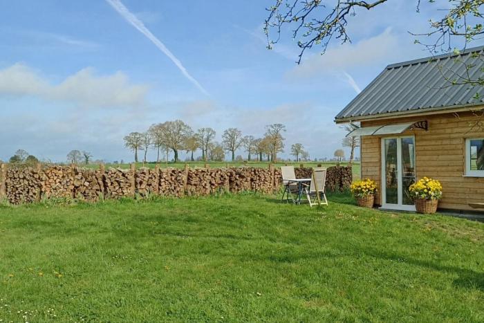 Cottage of the Apple Meadow