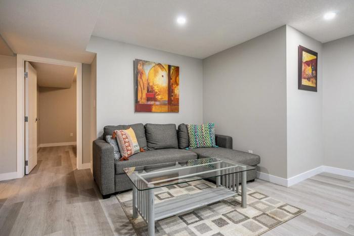 Cozy new 2BD Bsmt suite, near UoC, SAIT, Downtown, sleep 5