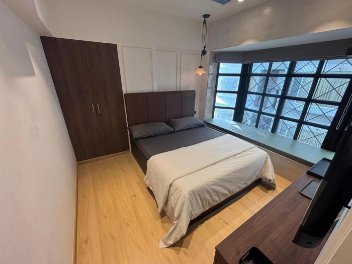 Compact Boutique studio in Bandra, off Pali Hill