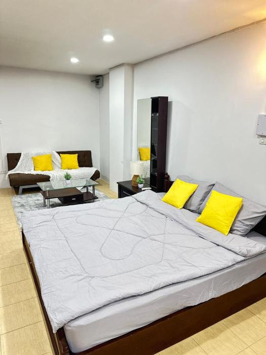 Minimalist Studio in Nimman 15th Fl View Studio