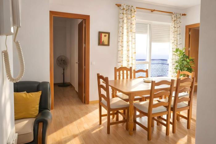 Apartamentos Tranquilos Conil Facil Aparcamiento con patio interior solo capetamos familias y parejas