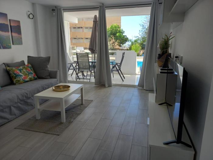 Las Americas Apartment with pool direct access