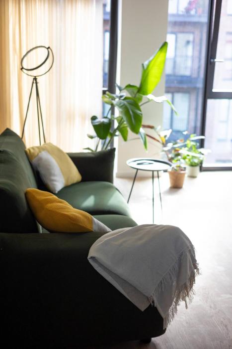 Spacious, Stylish Flat Near Stadium, 15 min from Soho