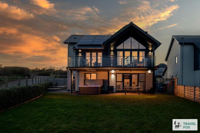 Sea View Terrace - with hot tub!