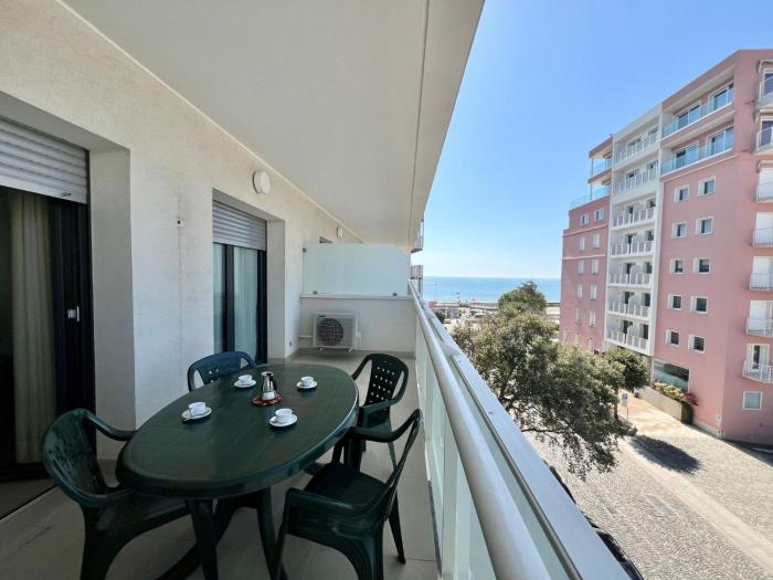 Cozy stay in this seaside flat