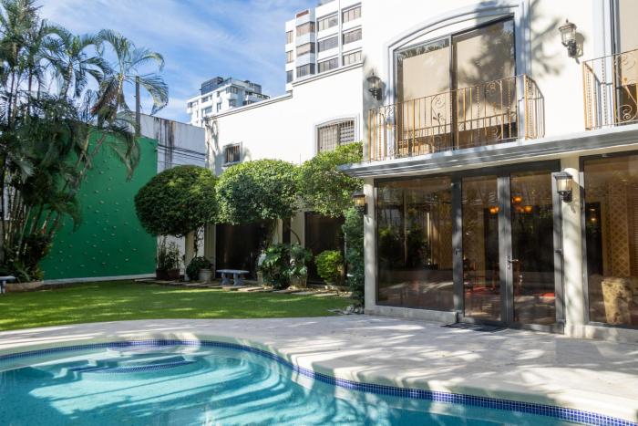 Beautiful House in Panama w King Beds + Pool