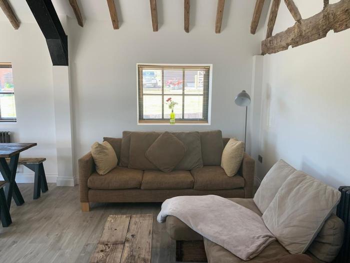 3 Bed 2 Bath Cosy Rural Barn Conversion-Parking