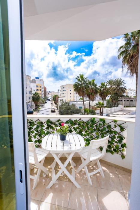 Charming apartment with balcony - Free WiFi!