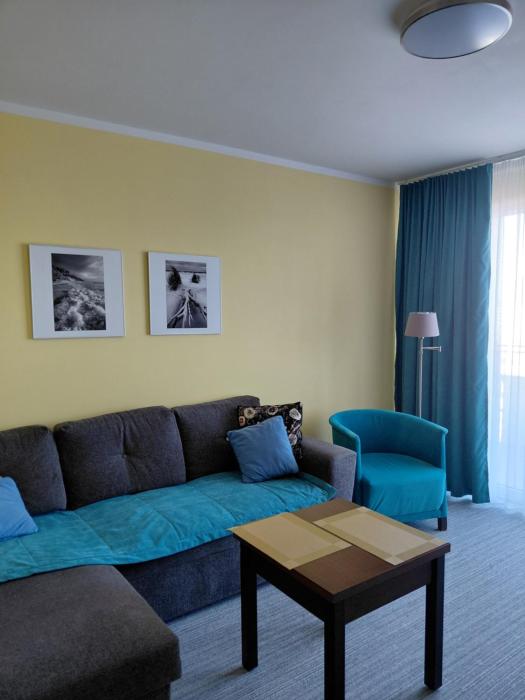 Jasny apartament z widokiem na kołobrzeską katedrę