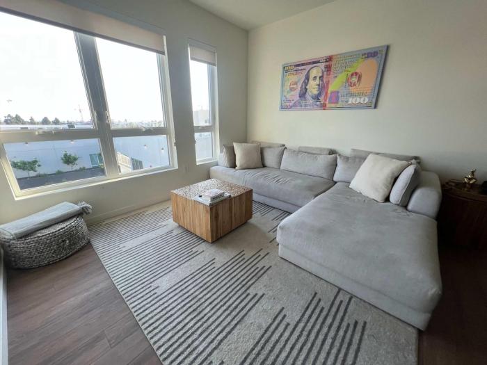 Spacious Hollywood Apartment with Pool and Parking