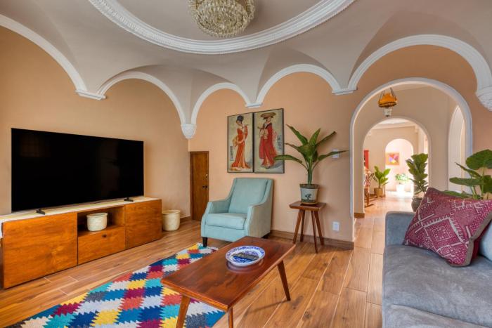 4BR Incredible Classic Central House in Condesa