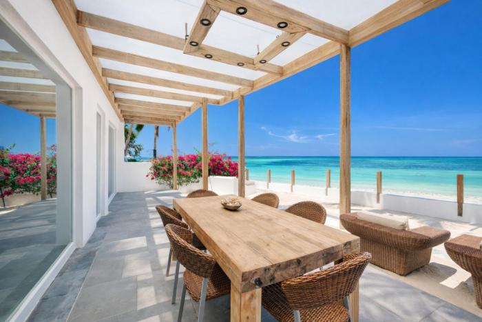 Private Beachfront Suite Apartment " Moja "