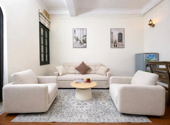 Private studio in villa with Bathtub & working space