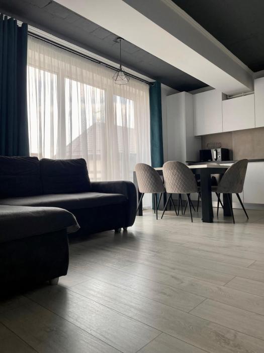 Concrete Nest King bed Free parking