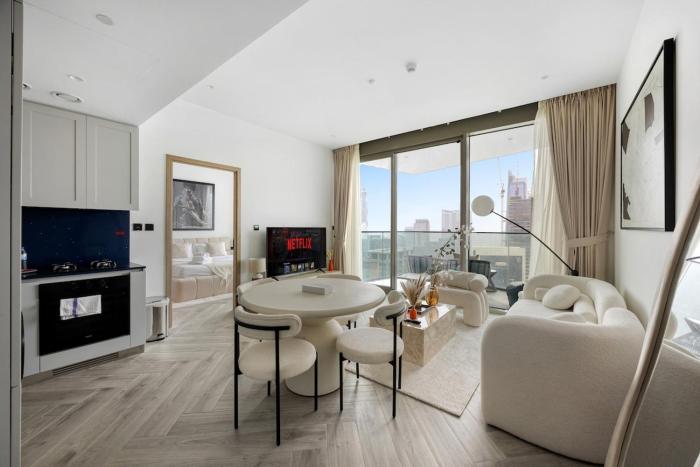 Luxury 1BR l Burj Khalifa View in Business Bay