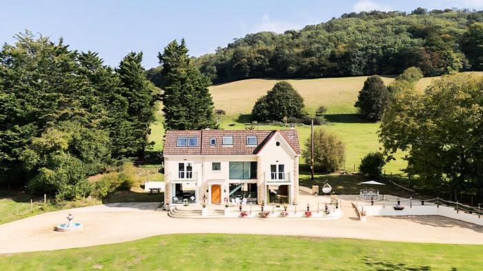 The Manor Hot Tub Escape - Celebrations & Retreats