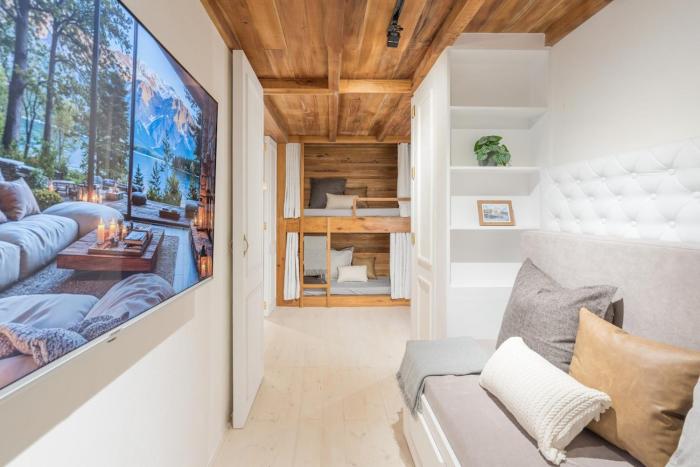 City Escape Country Charm 2BR for 6pax with Netflix & Disney