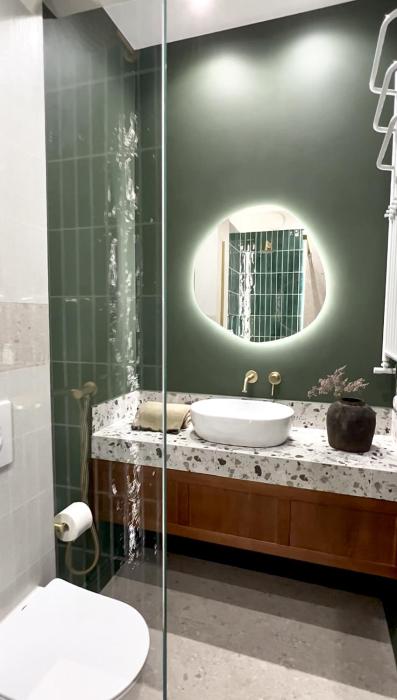 Emerald Art Maison in a Restored Historic Townhouse Riverside Old Town