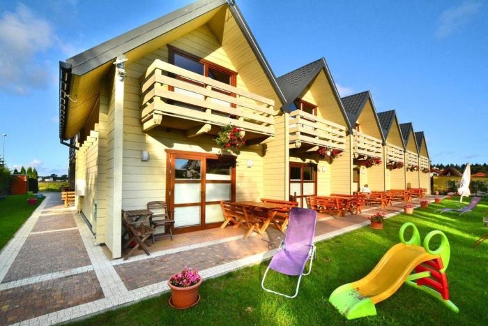 Comfortable wooden holiday homes near the beach