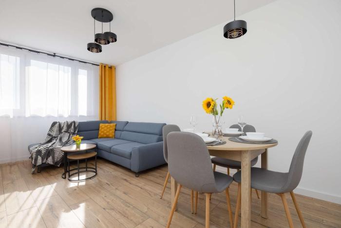 Cozy Air-Conditioned Apartment in Warsaw by Noclegi Renters