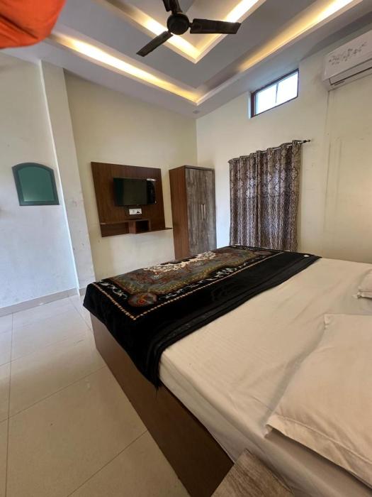 Sudersan Sadan guest house-750 metre away from ram mandir matgaid choraha tulsi udyan ayodhya