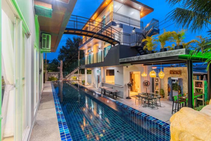 10 bed,13 bath, 3 pools,zip-line,sauna, Ocean view