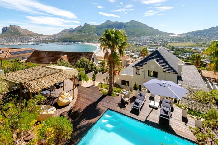 Défren House - Villa with panoramic view and pool, optional housekeeping and private service in Hout Bay