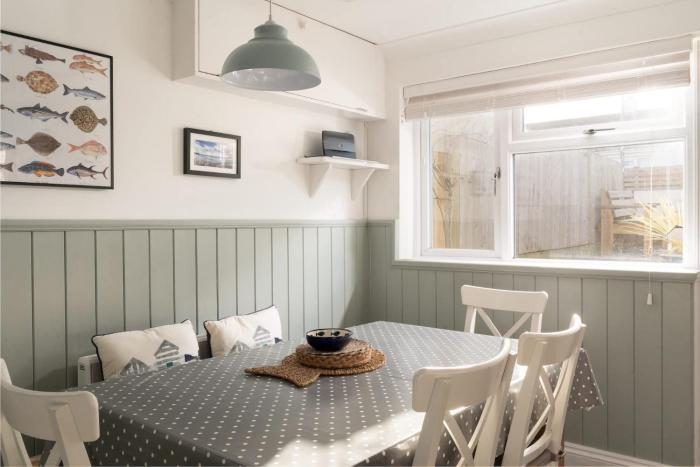 Home in Portscatho Sea Views Parking & Garden