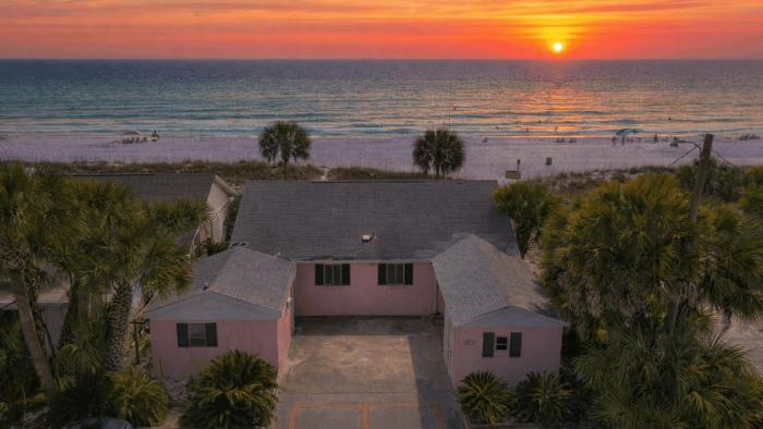 Pink Flamingo by the Sea AvantStay Walk to Beach Ocean Views Outdoor Dining Near Pier Park Panama City Beach