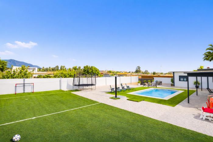 Cubos Casa Soles & Football field
