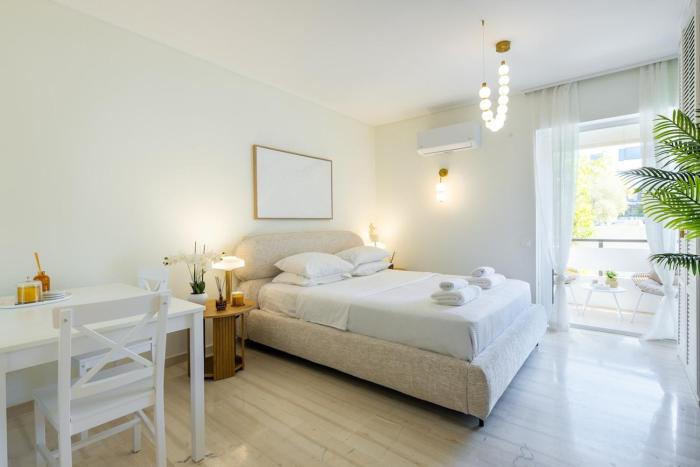 Mēne - Seafront Glyfada Apartment
