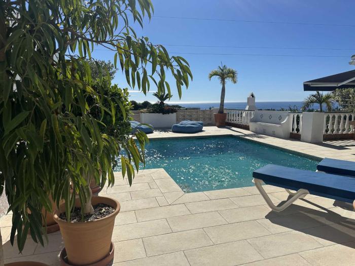 Villa La Casita- Private Pool & Walk to Beach