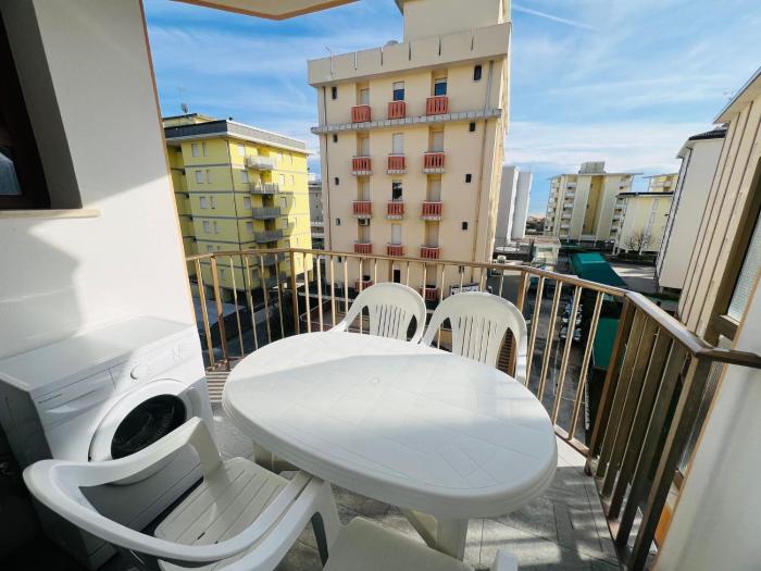 Bright apartment 150m from the beach
