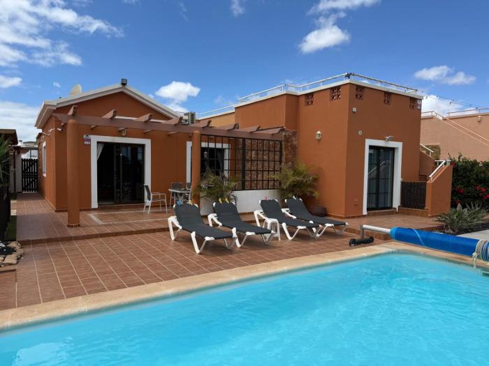 Casa Piedra, Luxury Family Front Line Golf, Hot Tub,Pool Table, 8 pers, Caleta de Fuste