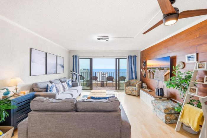 Ocean View Modern Condo w Pool and Hot Tub